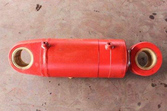 點(diǎn)擊查看詳細(xì)信息<br>標(biāo)題：150JA后支撐油缸 閱讀次數(shù)：3052