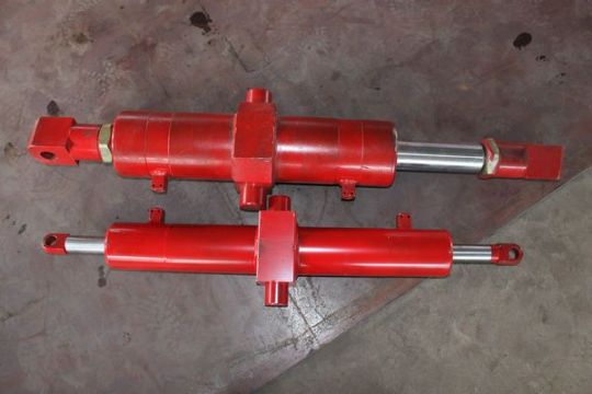 點擊查看詳細信息<br>標題：轉(zhuǎn)載機平衡油缸 閱讀次數(shù)：2282