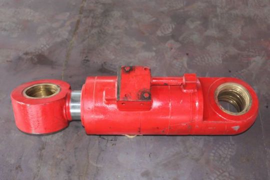 點(diǎn)擊查看詳細(xì)信息<br>標(biāo)題：160鏟板升降油缸 閱讀次數(shù)：2823